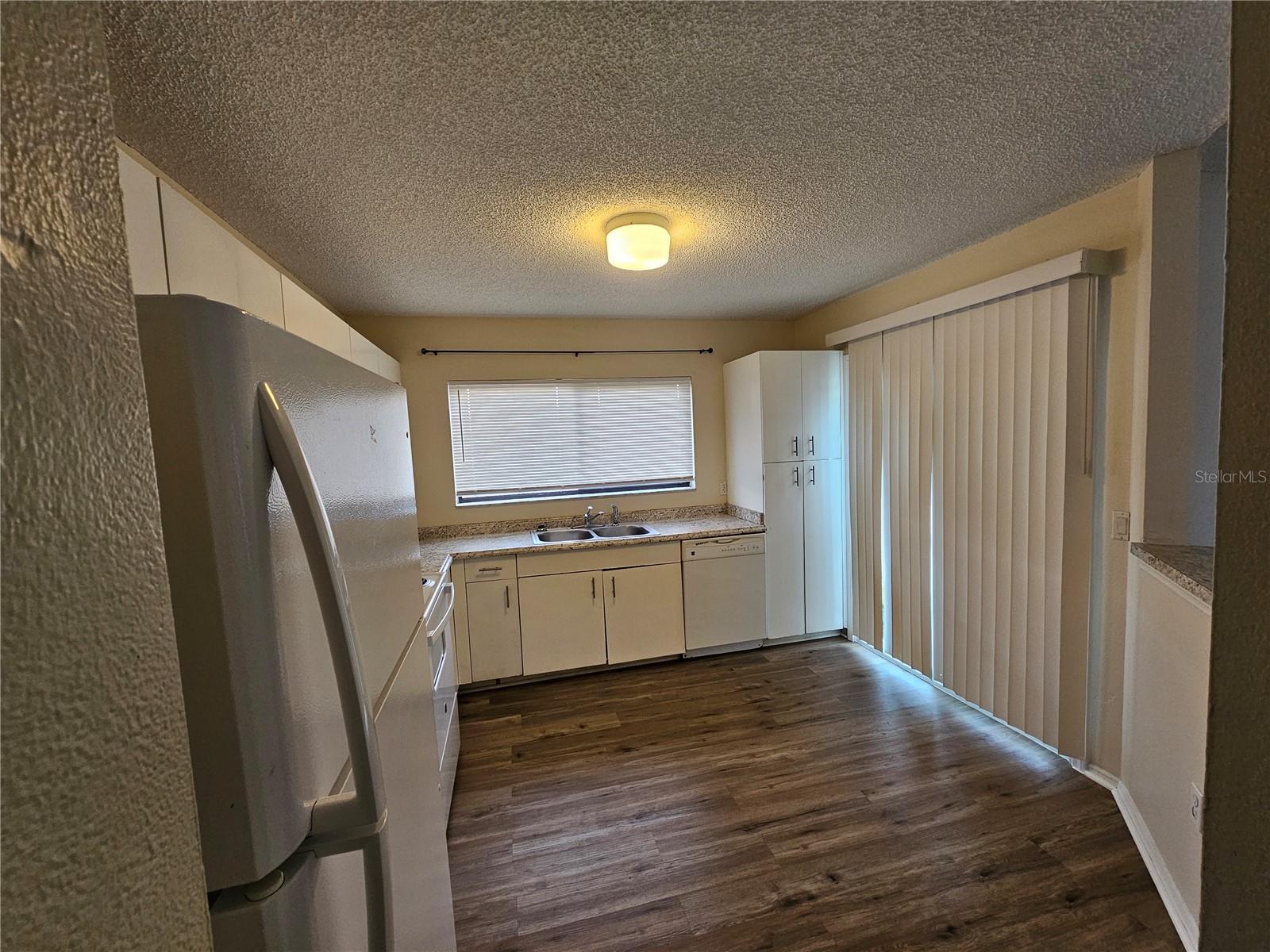 SILVER SPGS SHORES UN 28 - Residential Lease