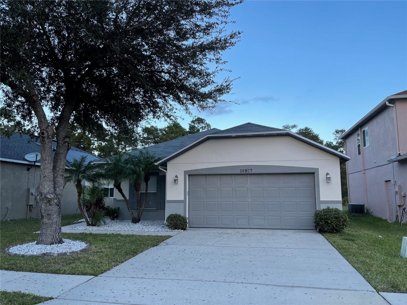 lovely home in the great community of Waterford Trails in Avalon. Tenants moving out at the end of September please call for showing times
House backs up to conservation and a pond community pool and recreation facilities