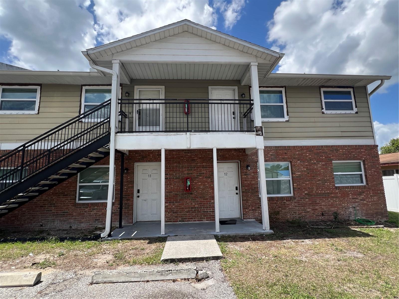 COME MAKE THIS YOUR HOME! ONE MONTH FREE RENT!! This 2 Bedroom / 1 Bath 2nd Floor Corner Unit Apartment provides tile flooring throughout NO CARPET! Freshly painted, NEW WINDOWS! Ceiling fans throughout! W/D Included! Walking distance to Charming Downtown Eustis, Lake Eustis, and Parks. Benefits program for small fee! Future grounds beautification to come! PLUS A GREAT PROPERTY MANAGEMENT TEAM!