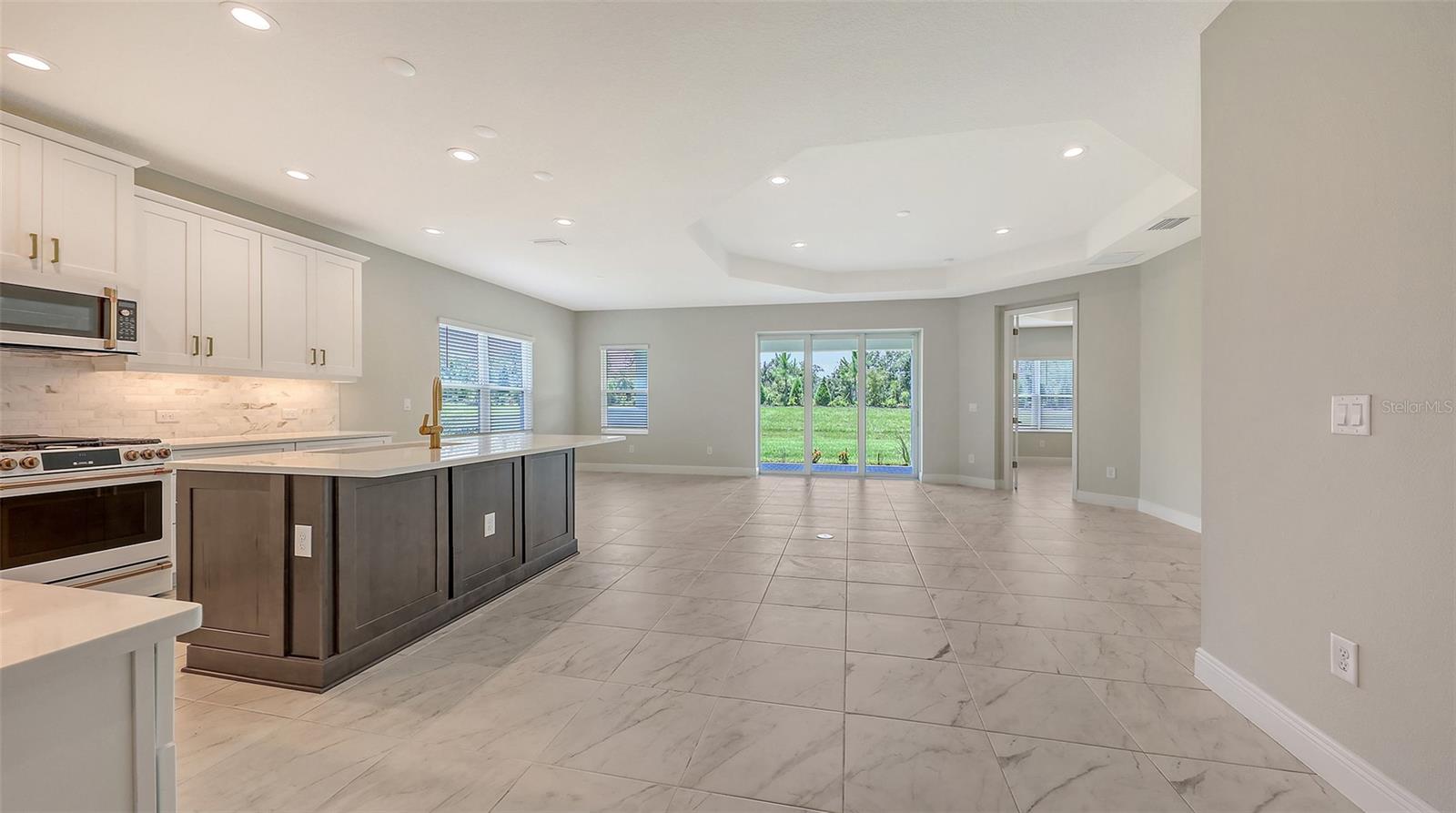 2250 LADY PALM LOOP