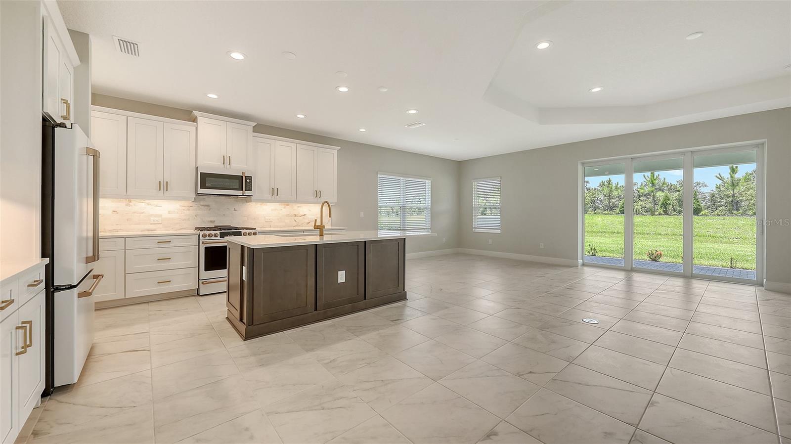 2250 LADY PALM LOOP