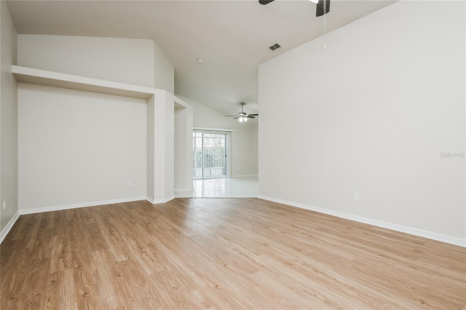 HEMINGWAY PLACE PH 01 REP - Residential Lease