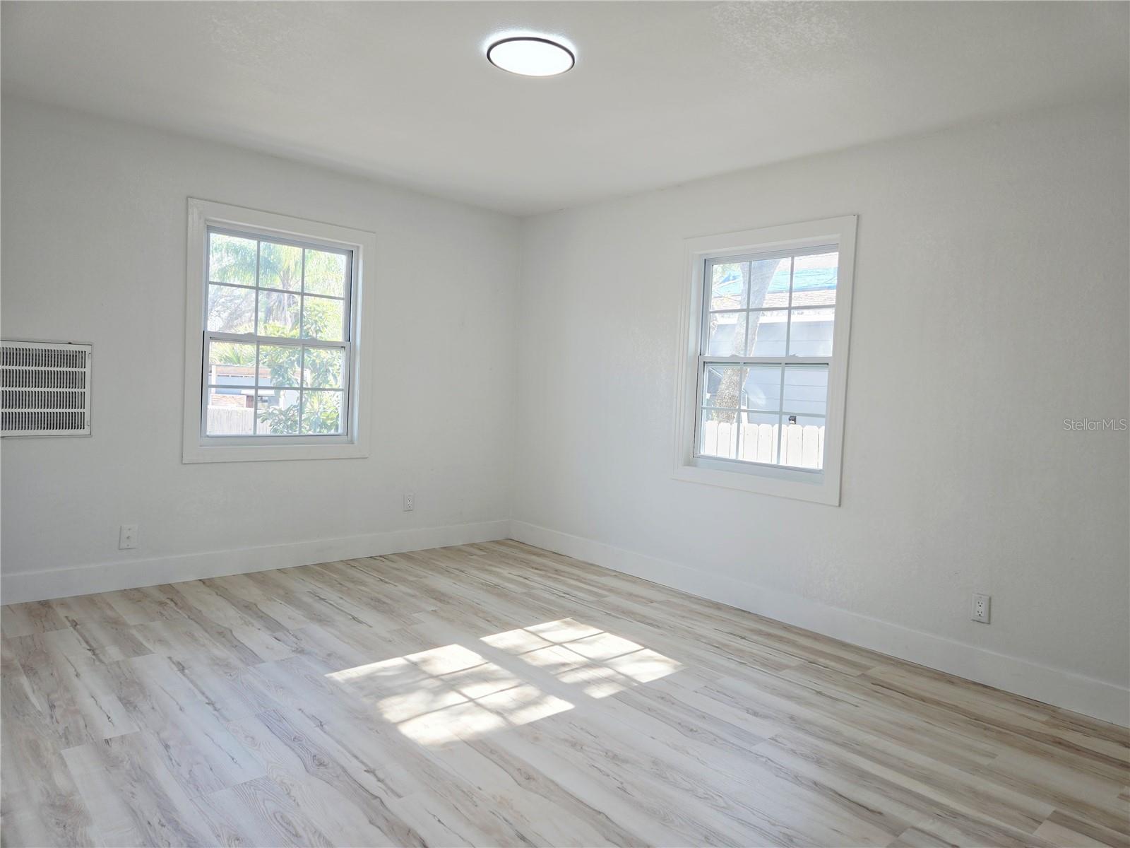 TAMPAS NORTH SIDE COUNTRY CLU - Residential