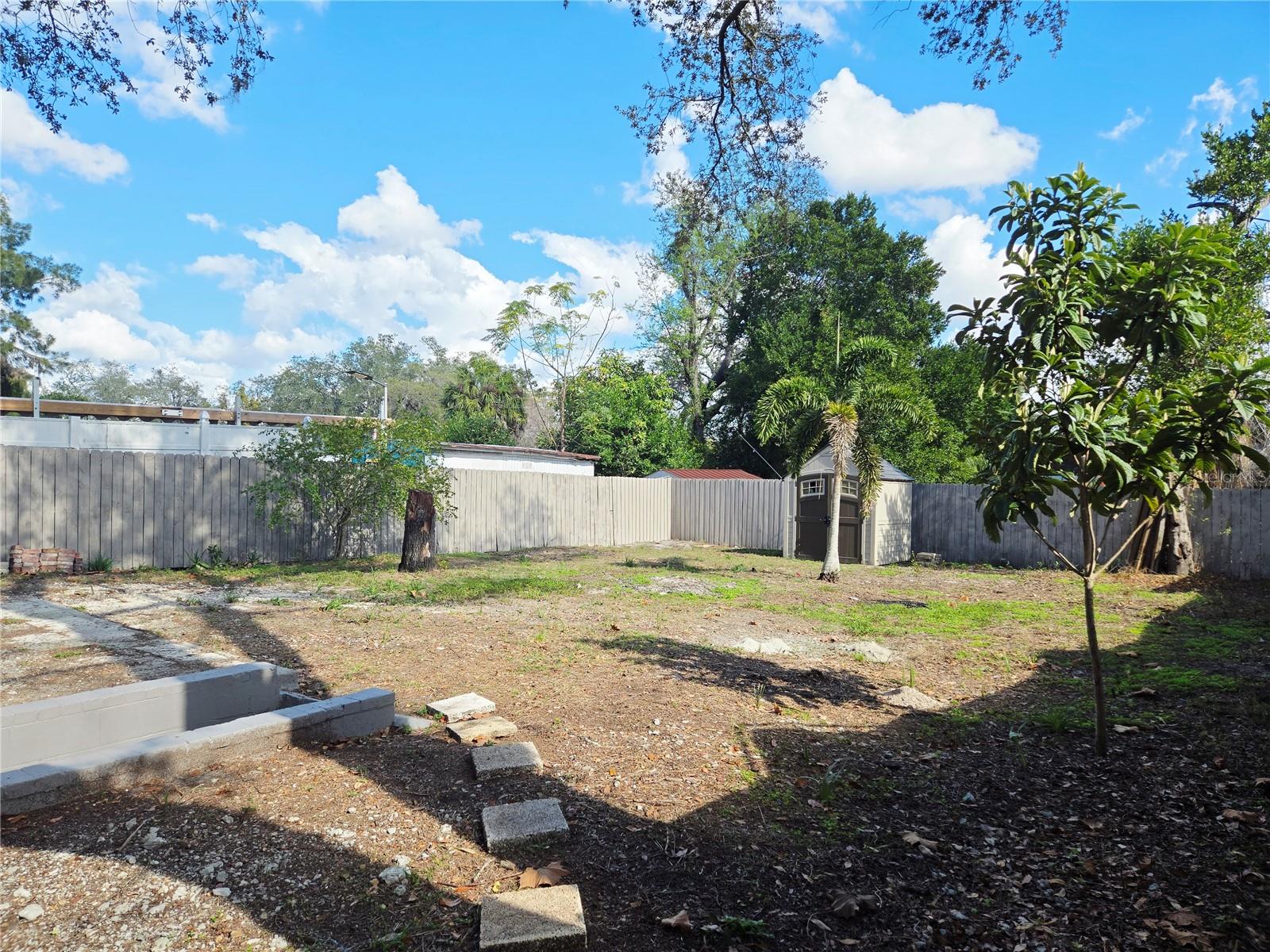 TAMPAS NORTH SIDE COUNTRY CLU - Residential