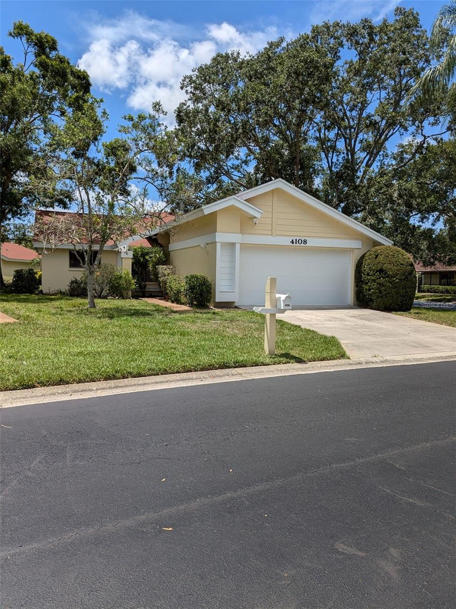 REDUCED to current market value! Don't miss this opportunity to purchase a free-standing villa with 2 bedrooms and 2 full baths, along with a 2-car garage, located in The Knolls at Bent Tree Golfing Community! This bright and airy villa features a dining room, a living room, an eat-in kitchen, and an open patio. Recent updates include a new roof installed in May 2023, a water heater replaced in June 2023, and an air conditioning system that is 7 years old. The exterior of the villa was freshly painted in April.
Bent Tree is a golfing community, and The Knolls is situated within it, making it easy for you to join the Bent Tree Golf Club and connect with your neighbors. CALL TO SCHEDULE YOU'RE SHOWING TODAY!!!!