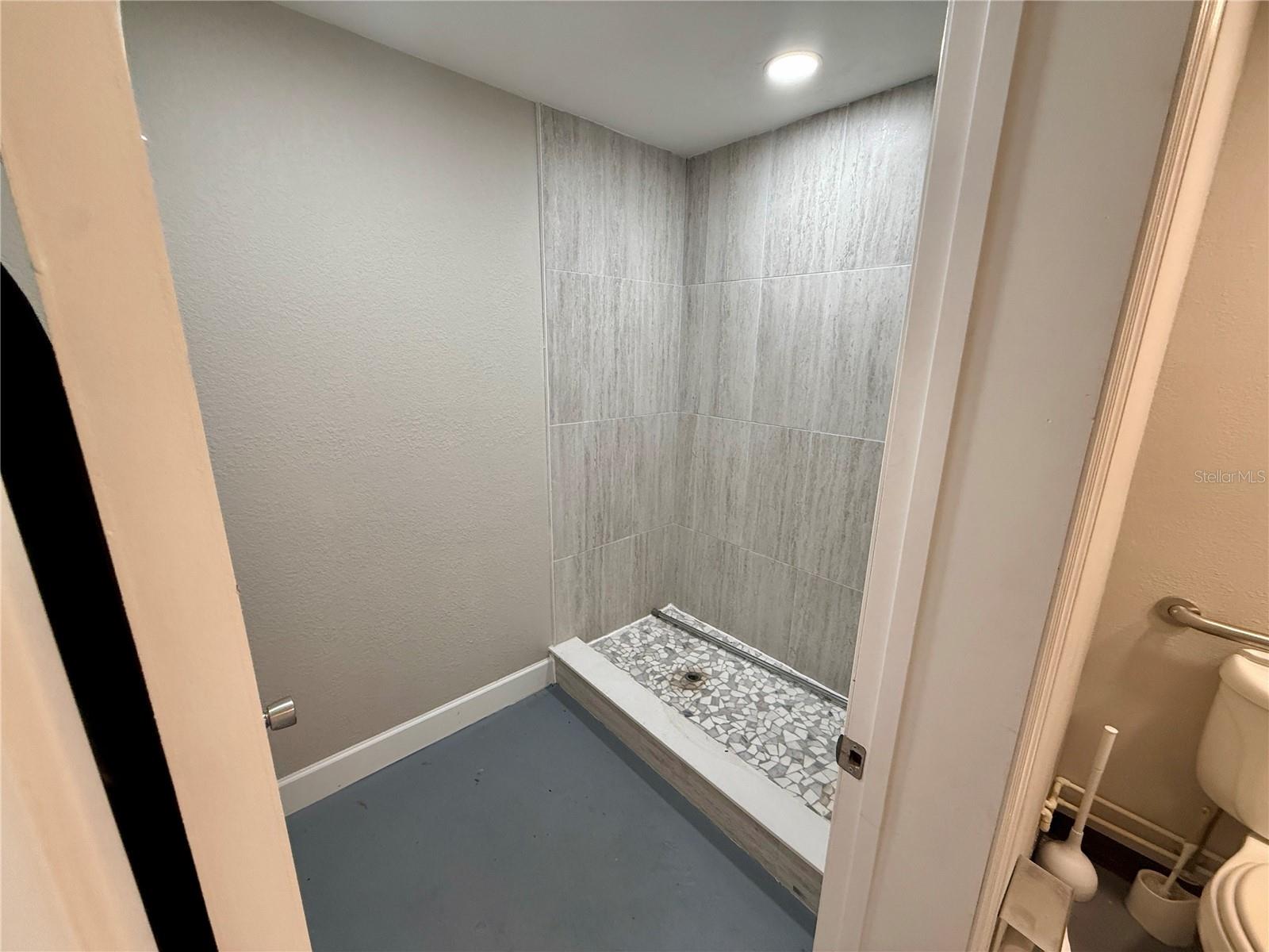 301 COMMERCE CENTER - Commercial Sale