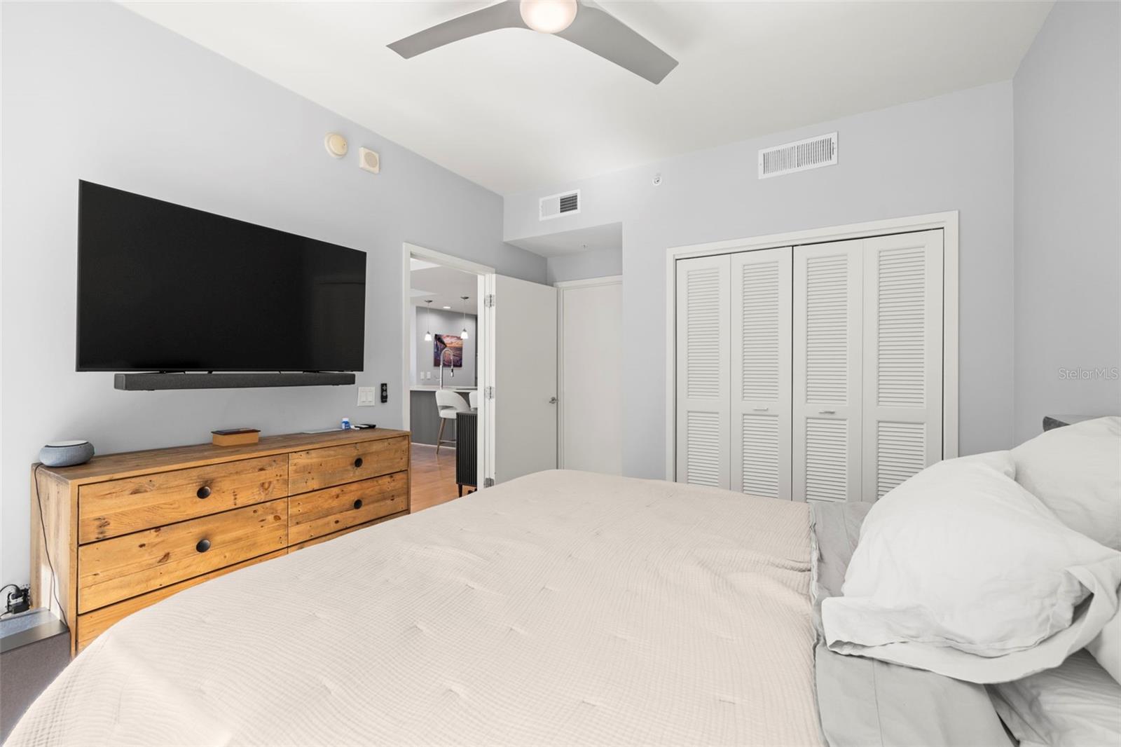 SIGNATURE PLACE CONDO - Residential Lease