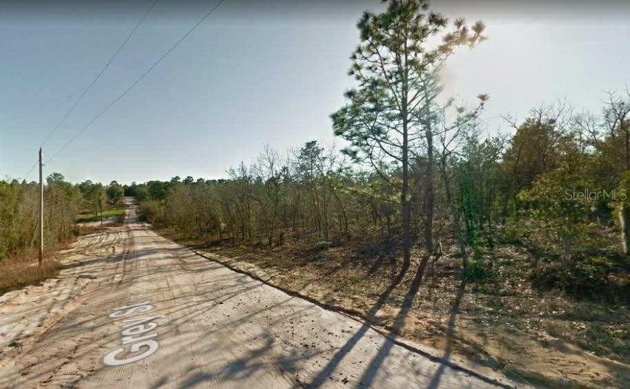 TROUT LAKE SHORES - Land