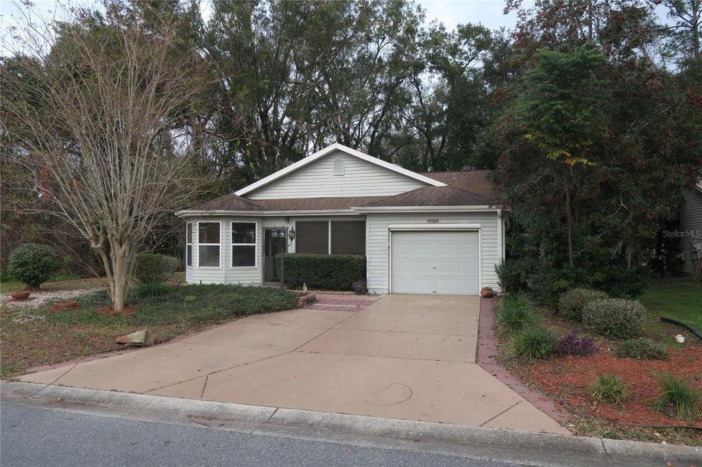 Photo of 32512 Oak Park Drive, Leesburg, FL 34748 (MLS # O6360997)