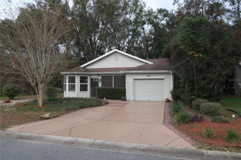Photo of 32512 Oak Park Drive, Leesburg, FL 34748 (MLS # O6360997)