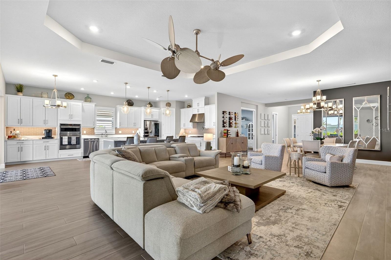 AZARIO ESPLANADE PH V - Residential