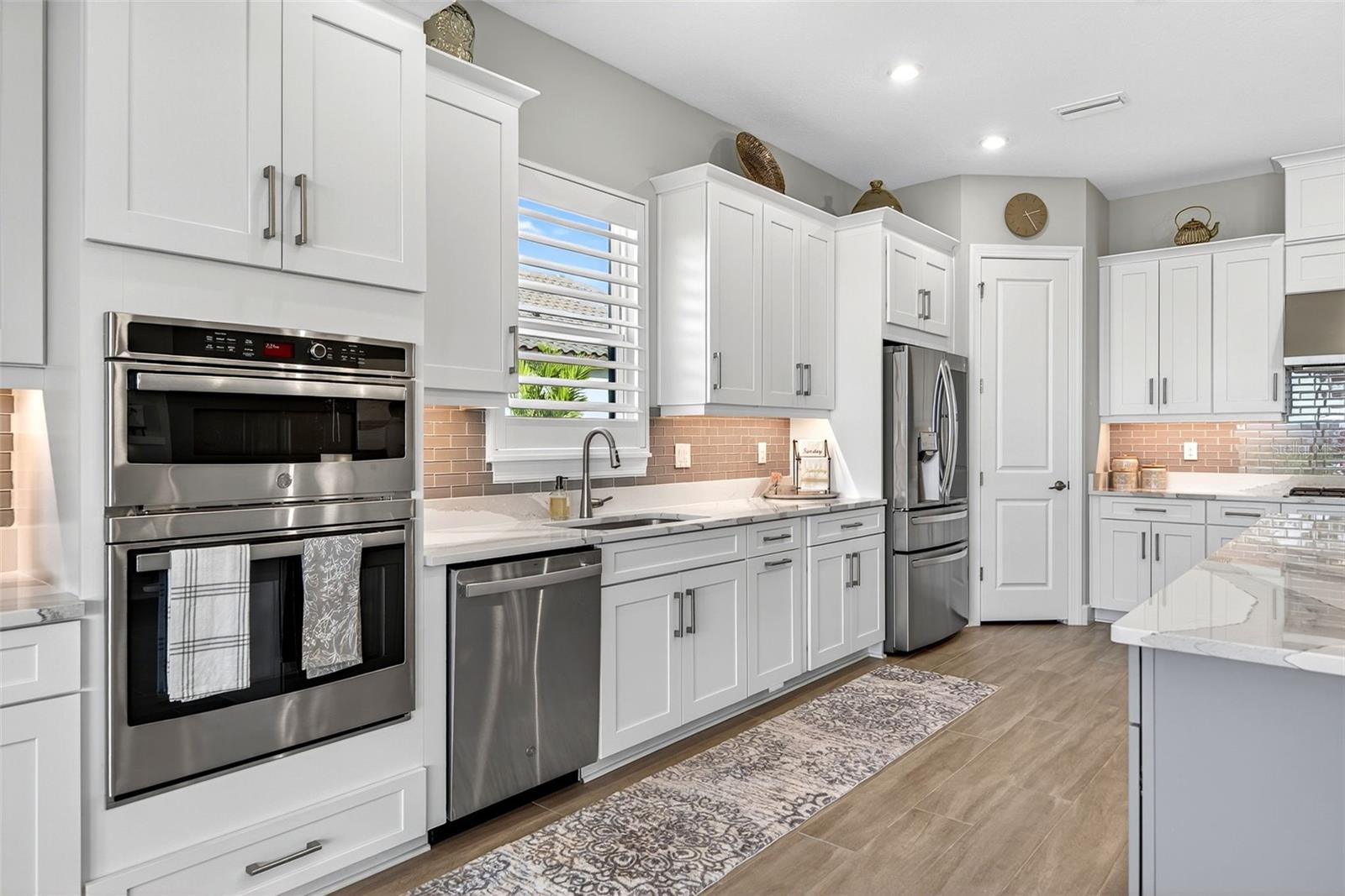 AZARIO ESPLANADE PH V - Residential