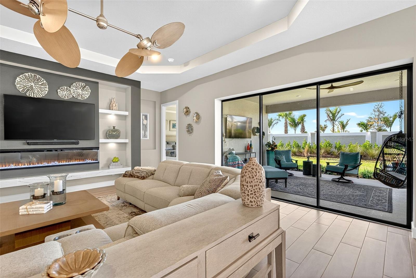 AZARIO ESPLANADE PH V - Residential