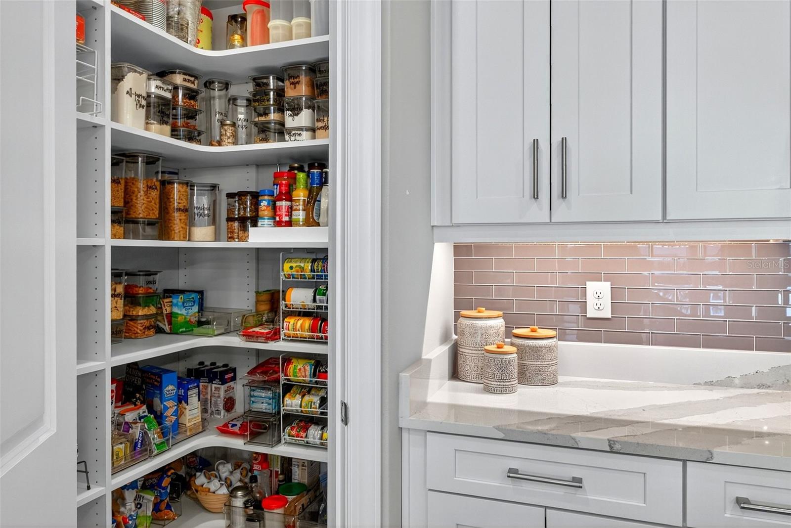 AZARIO ESPLANADE PH V - Residential