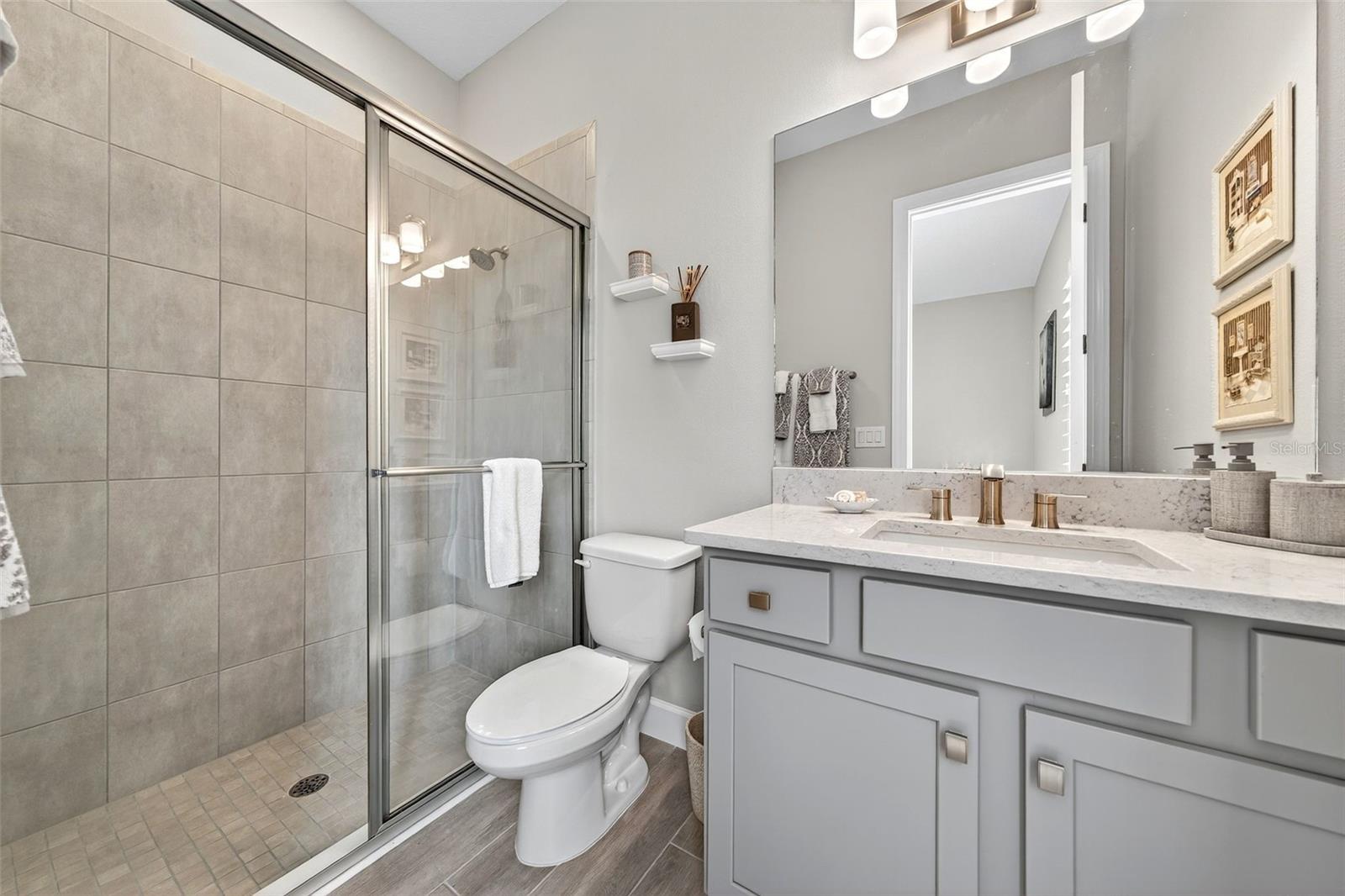 AZARIO ESPLANADE PH V - Residential