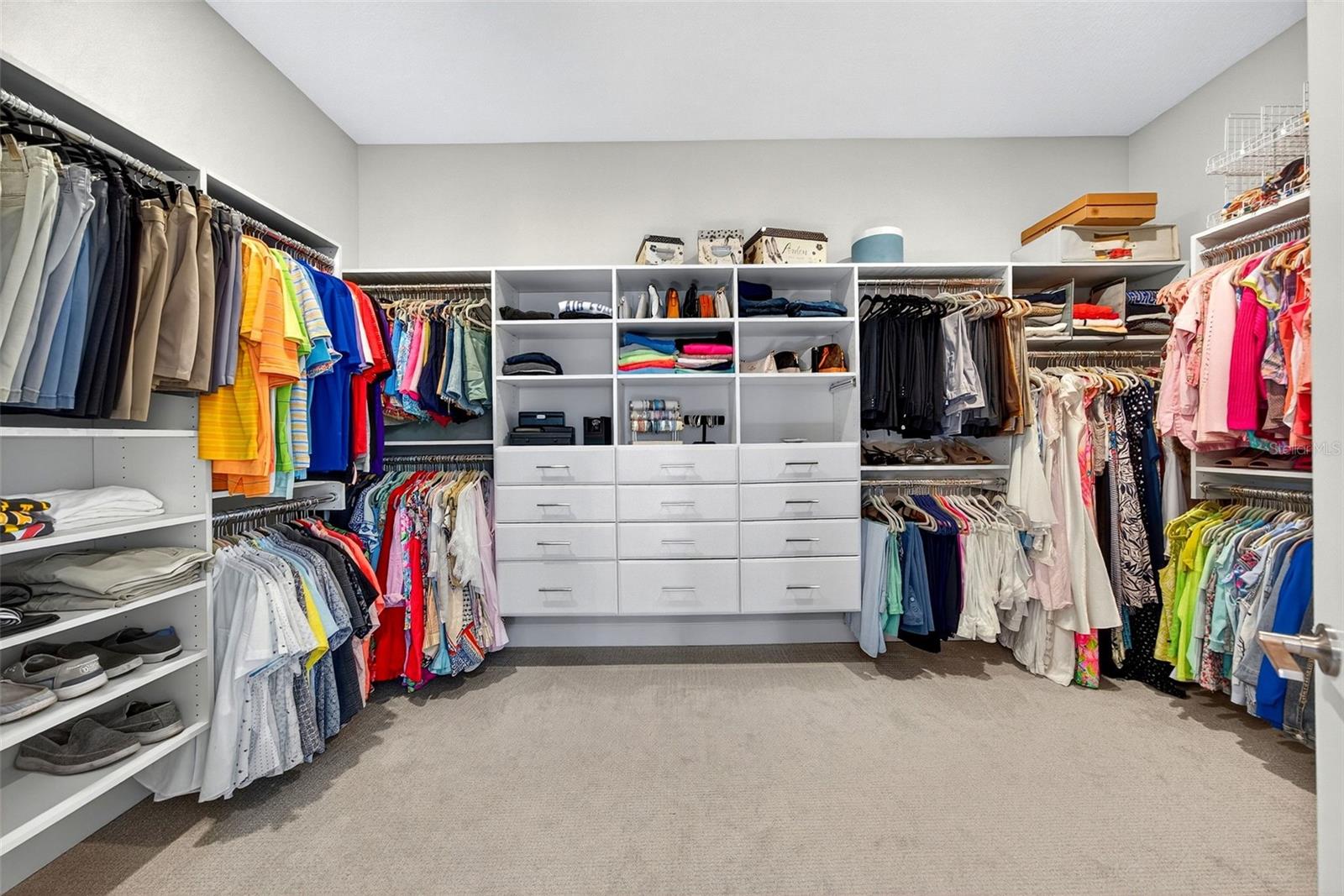 AZARIO ESPLANADE PH V - Residential