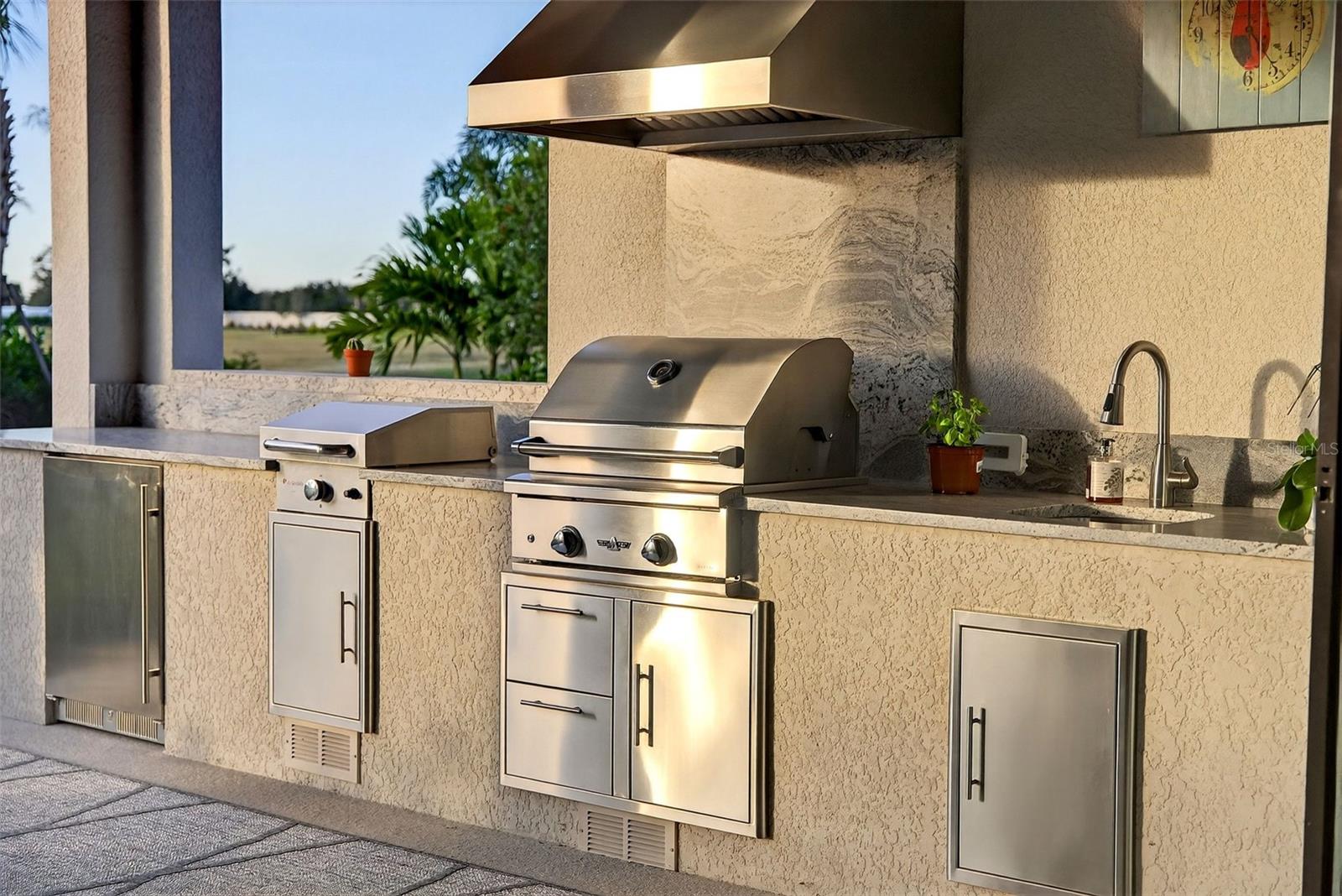 AZARIO ESPLANADE PH V - Residential