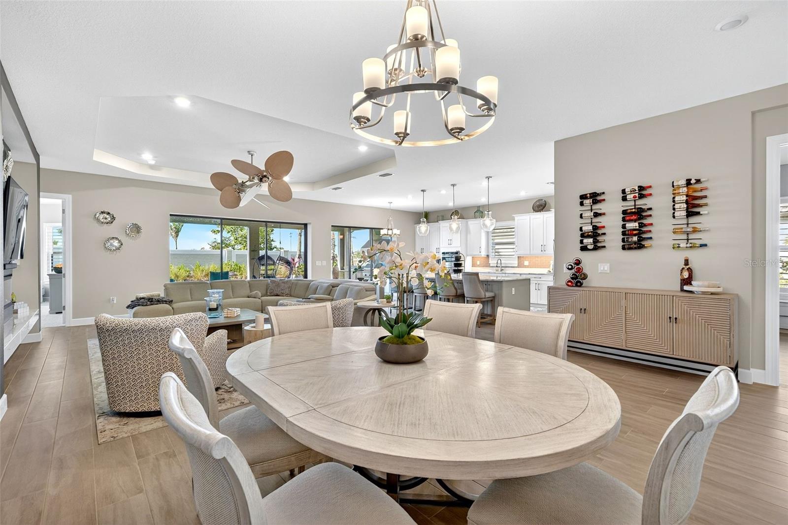 AZARIO ESPLANADE PH V - Residential