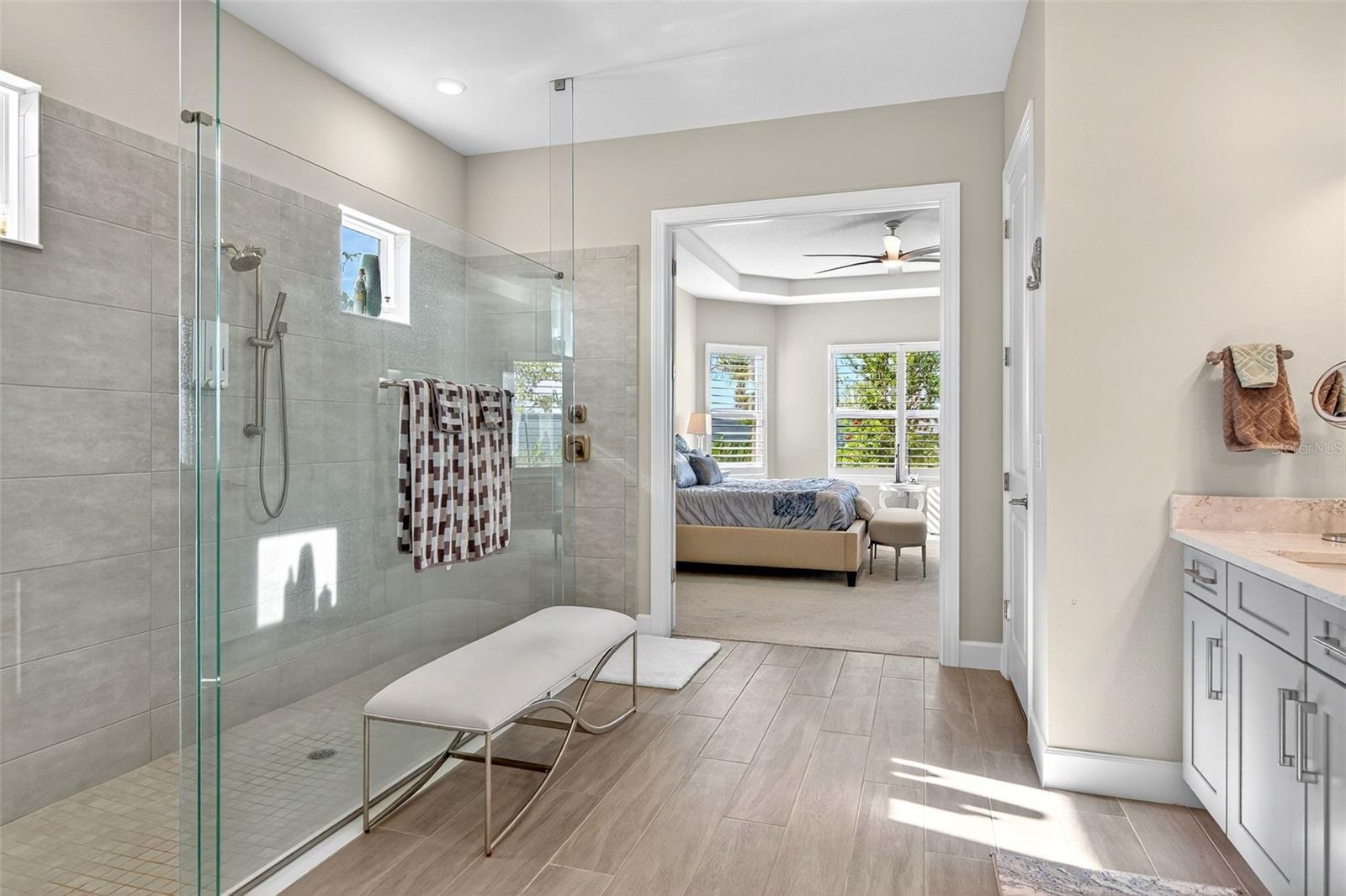 AZARIO ESPLANADE PH V - Residential