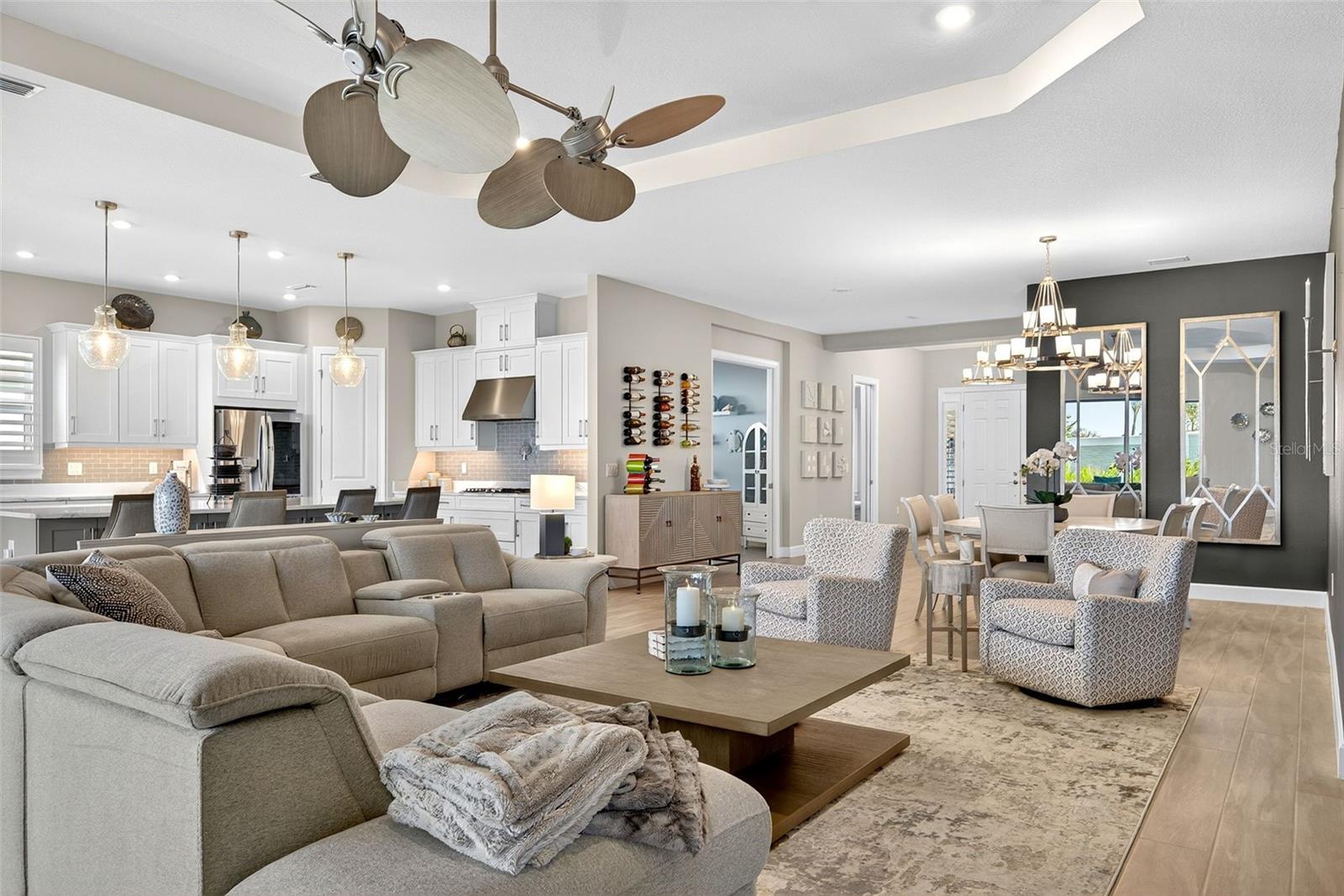 AZARIO ESPLANADE PH V - Residential