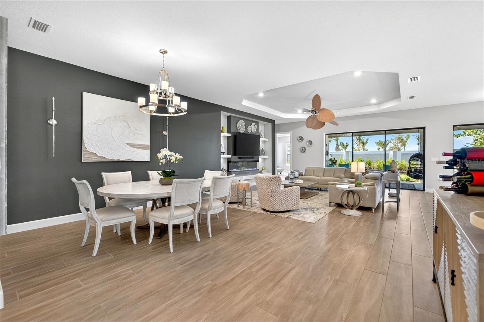 AZARIO ESPLANADE PH V - Residential