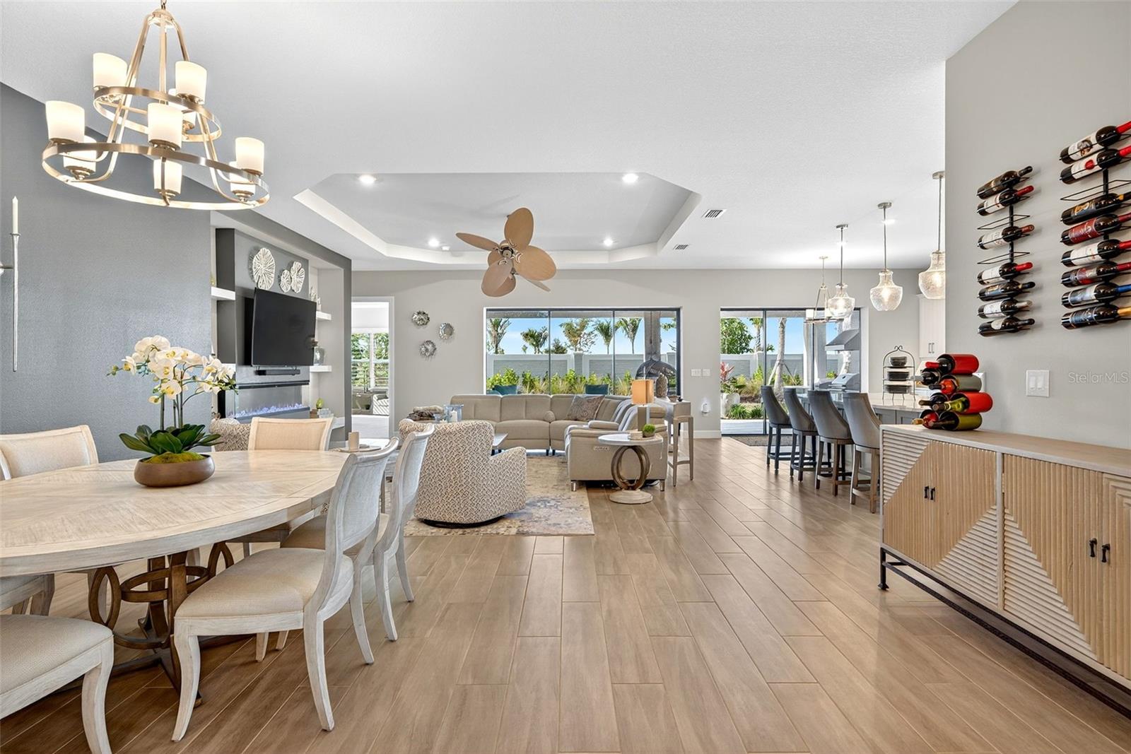 AZARIO ESPLANADE PH V - Residential