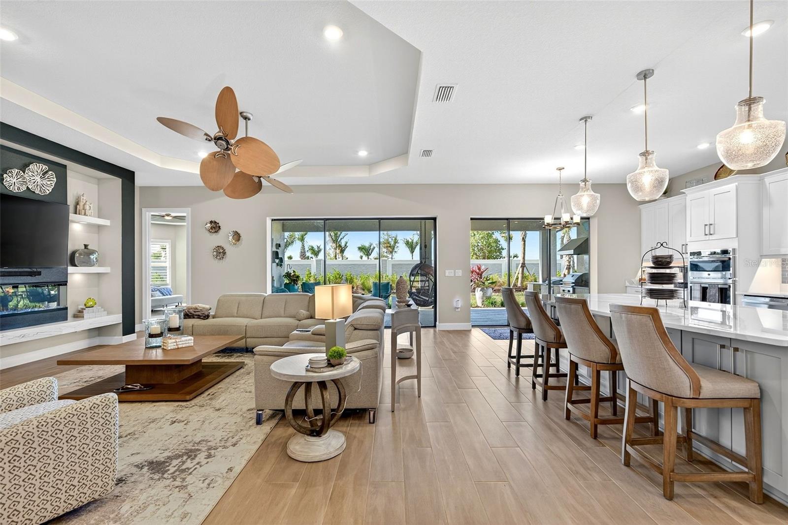 AZARIO ESPLANADE PH V - Residential