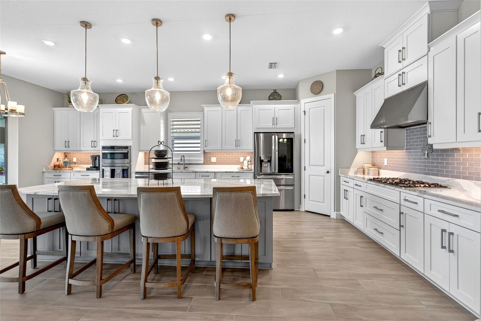 AZARIO ESPLANADE PH V - Residential