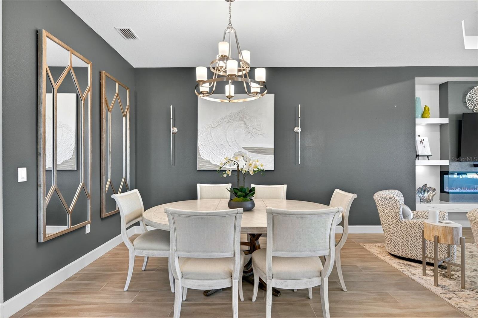 AZARIO ESPLANADE PH V - Residential