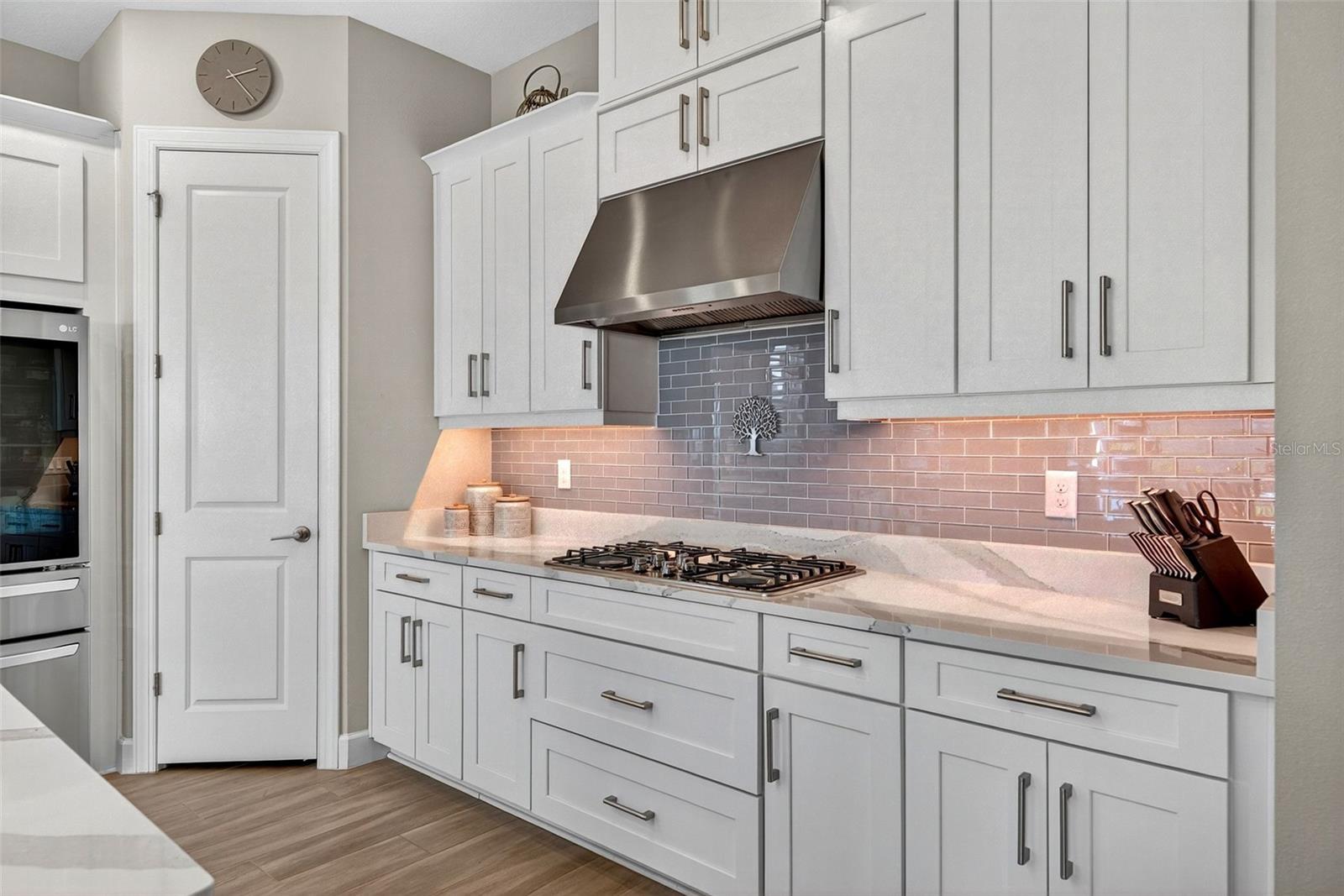 AZARIO ESPLANADE PH V - Residential