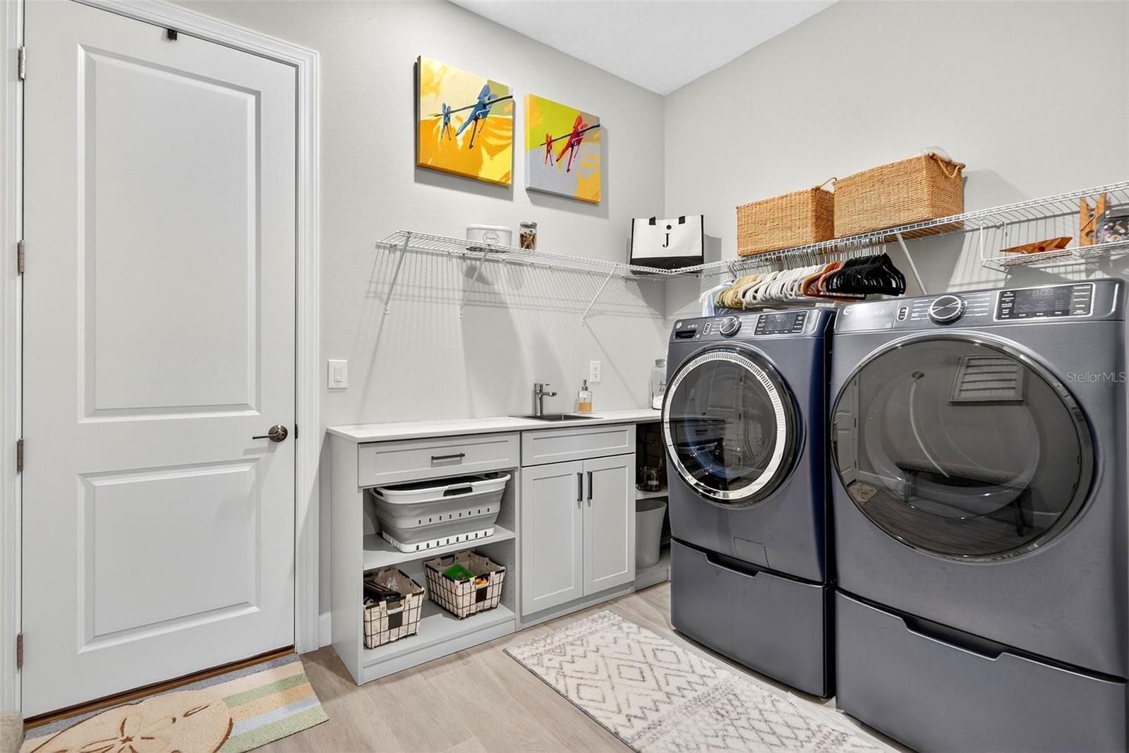 AZARIO ESPLANADE PH V - Residential