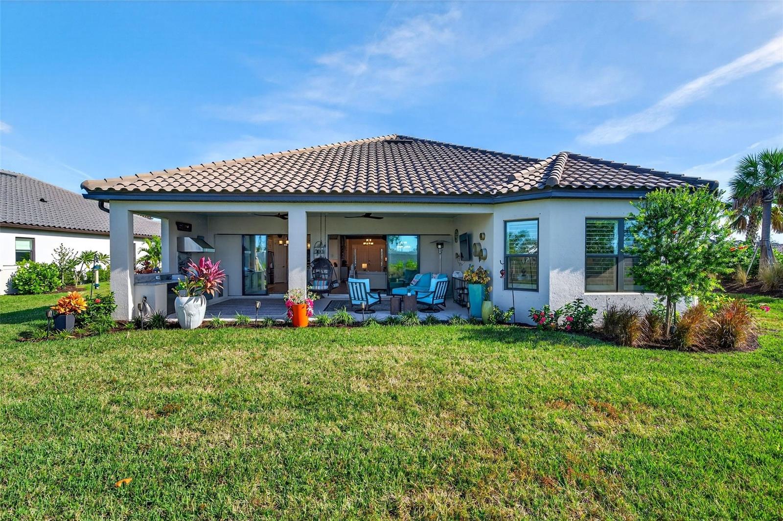 AZARIO ESPLANADE PH V - Residential