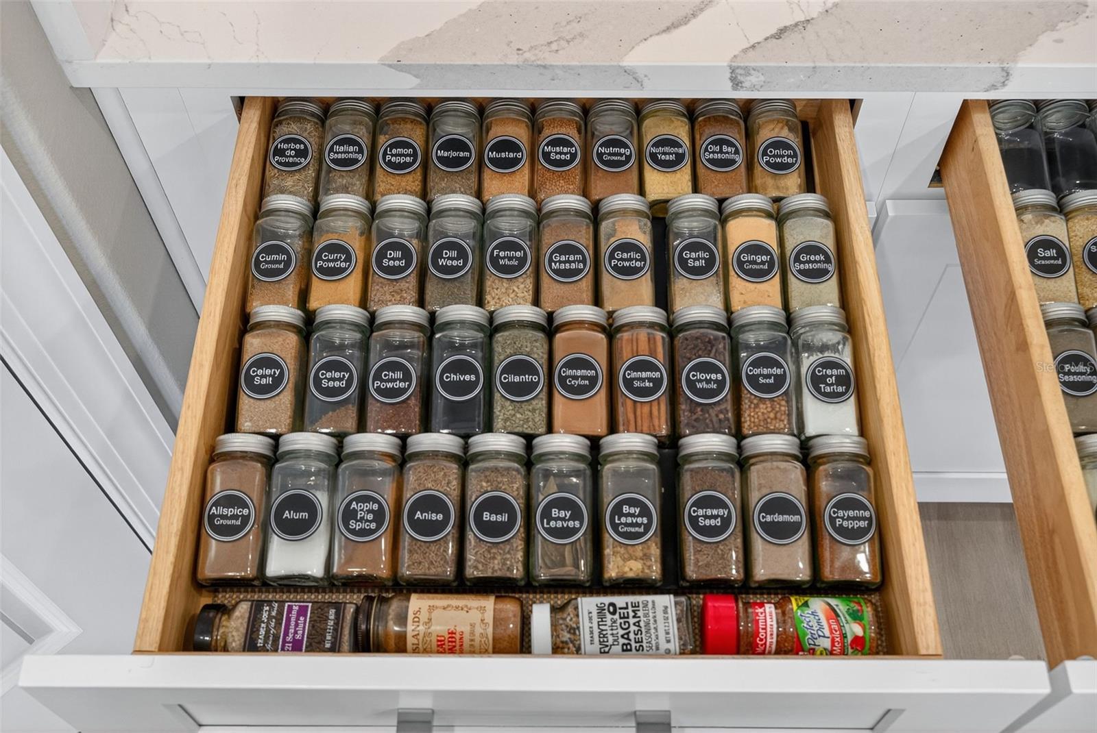 AZARIO ESPLANADE PH V - Residential