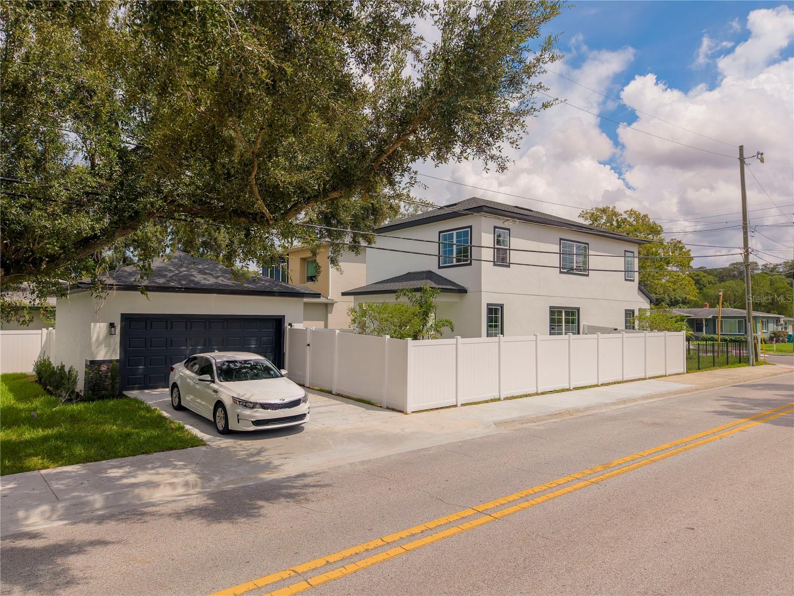 2222 DELANEY AVENUE