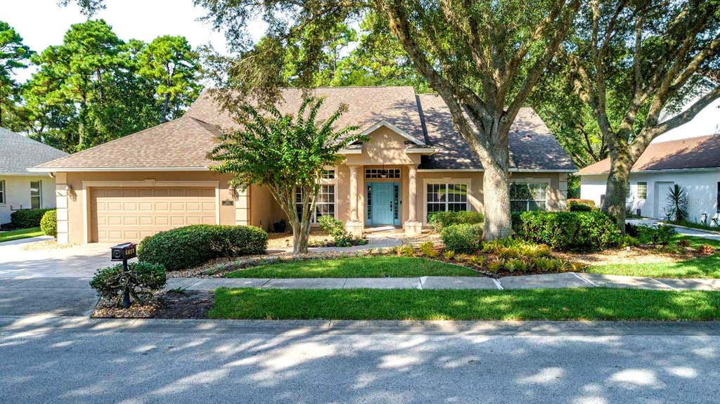 Photo of 5039 Greenbriar Trail, Mount Dora, FL 32757 (MLS # G5116531)