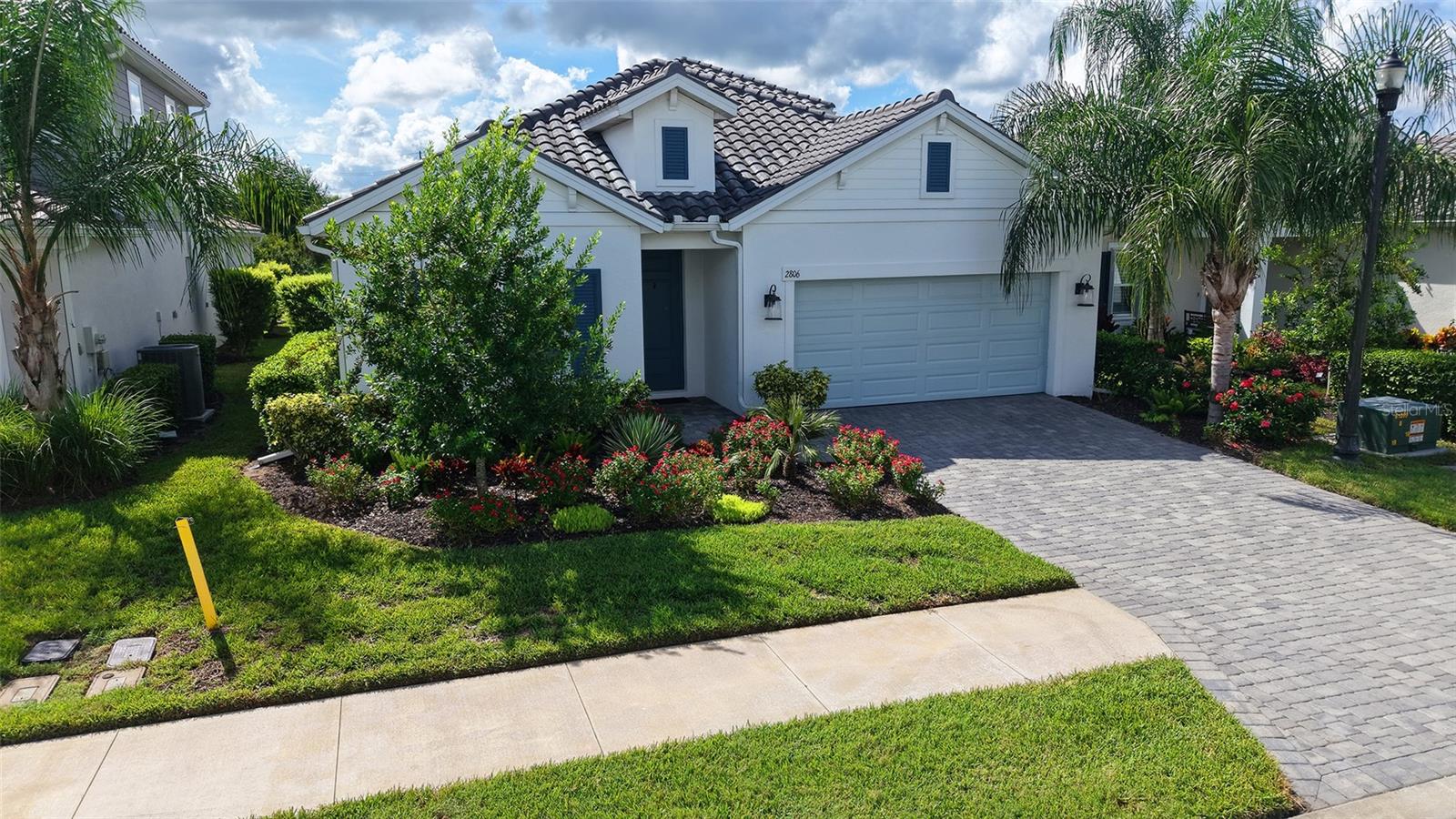 2806 BUTTERFLY JASMINE TRAIL