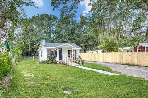 A home in LAKELAND