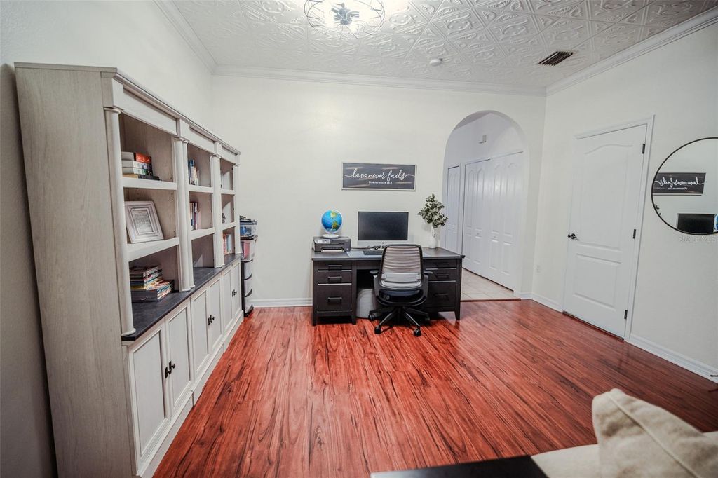 Photo of 1928 Greenwood Valley Drive, Plant City, FL 33563 (MLS # TB8513868)