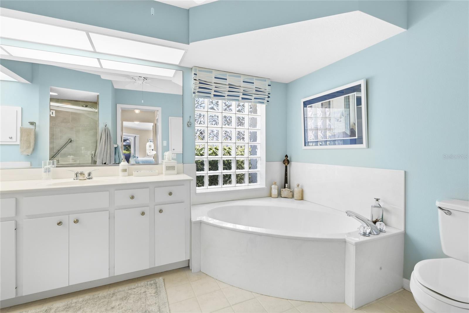 THE LAKES OF JACARANDA - Residential