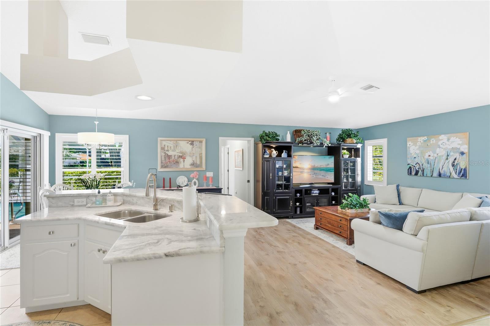 THE LAKES OF JACARANDA - Residential