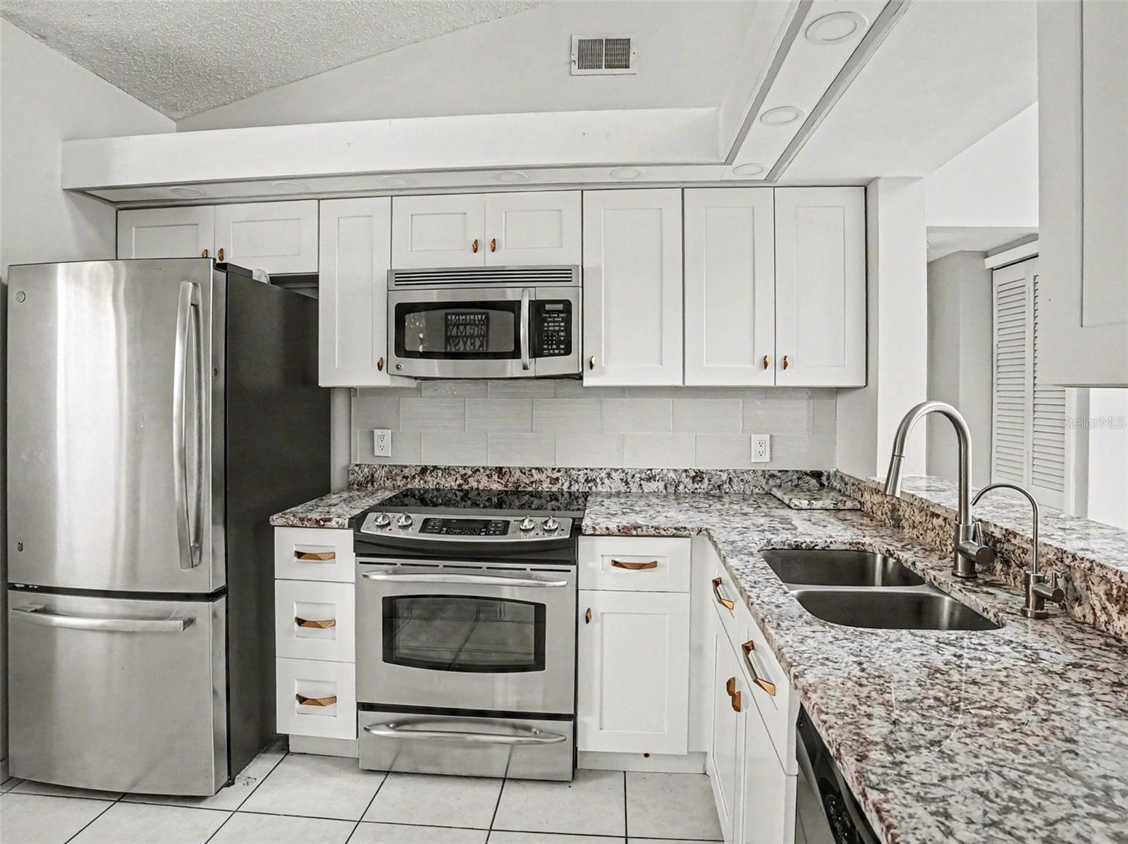 CLUB VILLAS AT WIMBLEDON PARK PH 01 - Residential