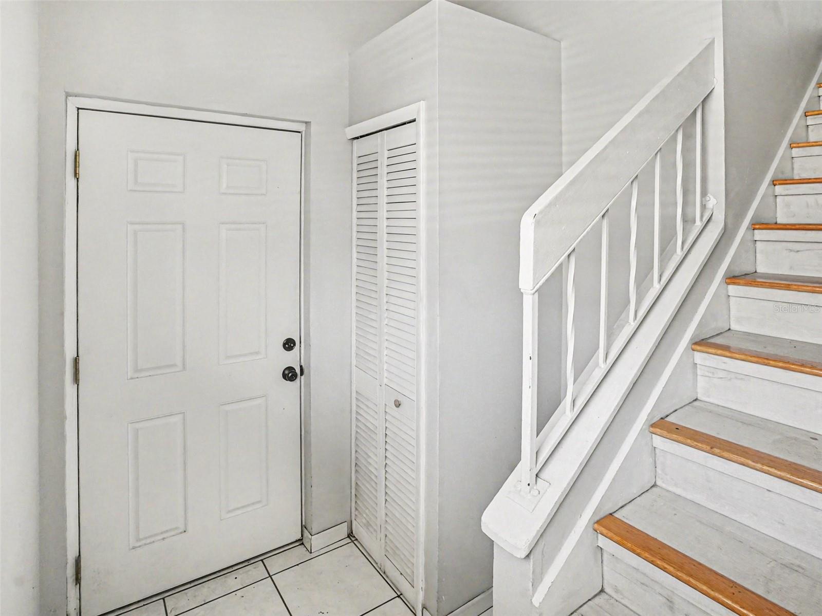 2918 S SEMORAN BOULEVARD E2