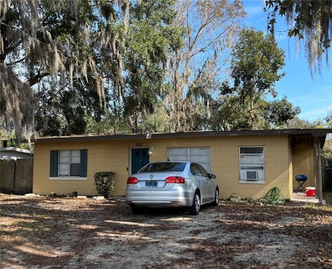 A home in EUSTIS