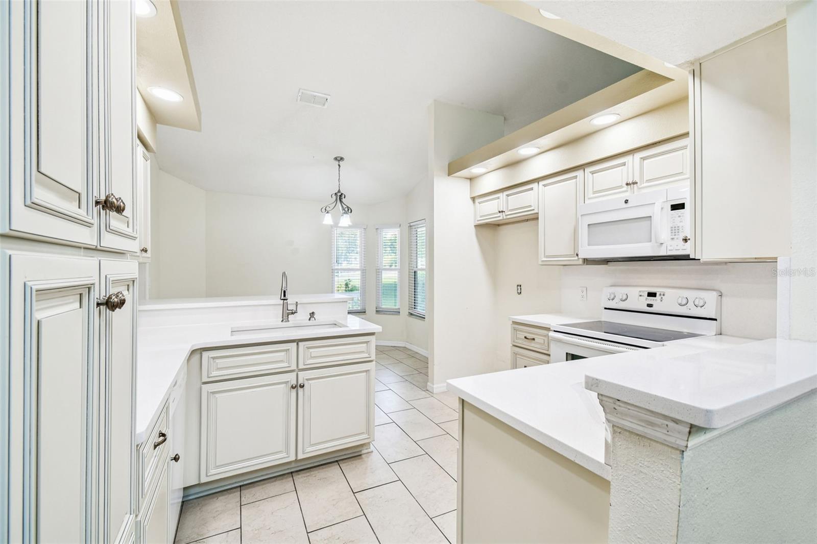 ROYAL HIGHLANDS - Residential