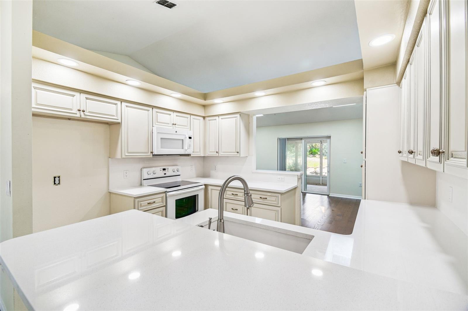 ROYAL HIGHLANDS - Residential