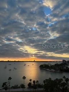 REGENCY HOUSE - Residential