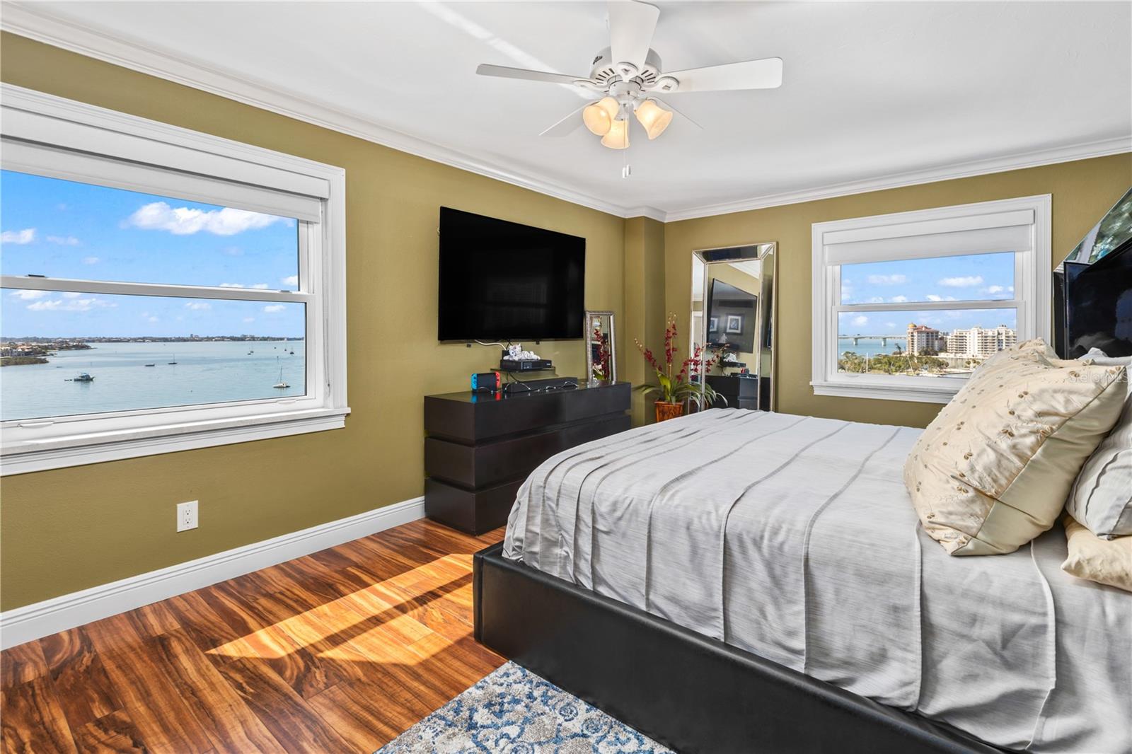 REGENCY HOUSE - Residential