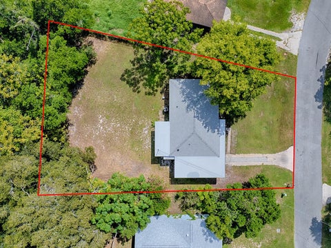 Tiny photo for 2014 Helms Avenue, Leesburg, FL 34748 (MLS # O6437710)