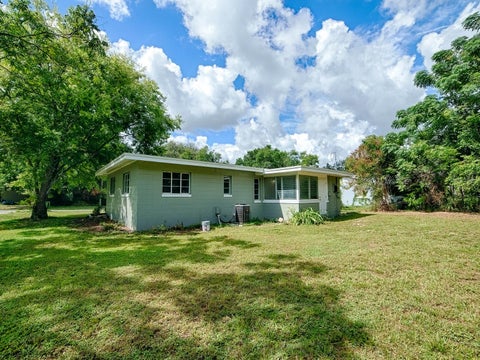 Tiny photo for 2014 Helms Avenue, Leesburg, FL 34748 (MLS # O6437710)