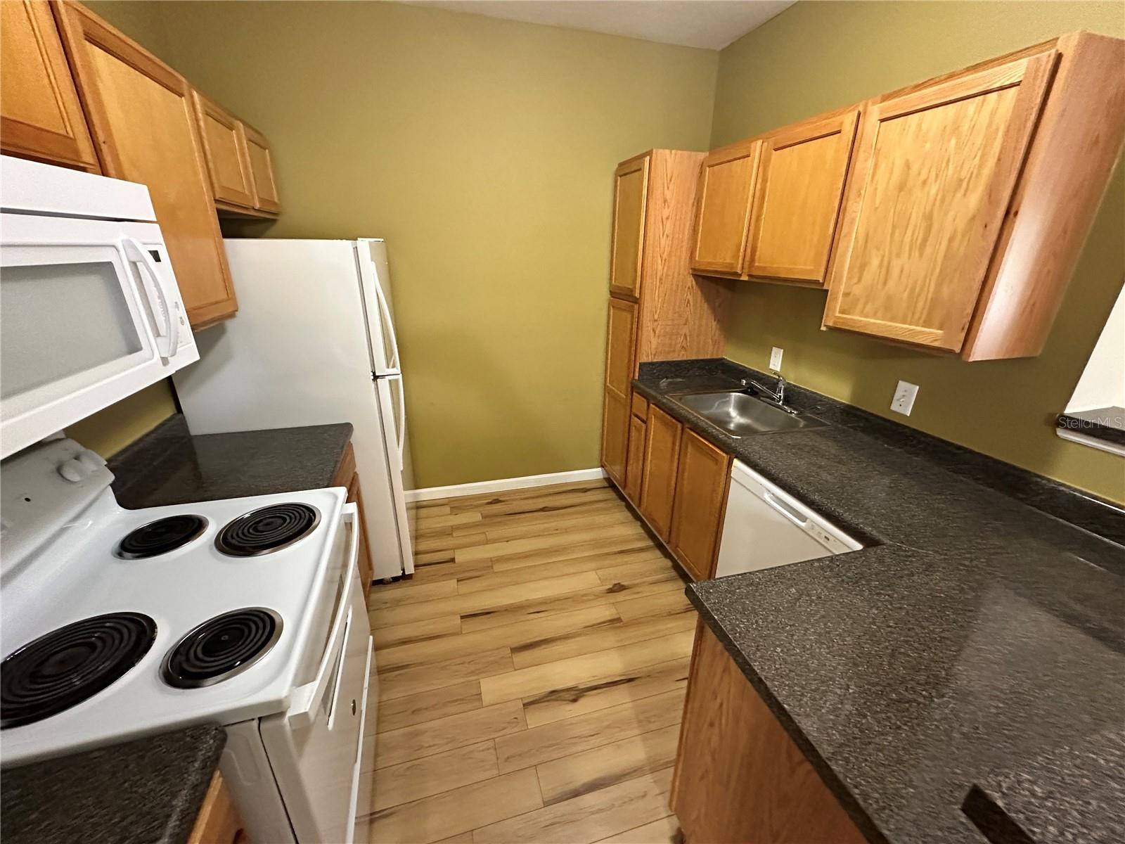 THE PALMS OF CORTEZ OR 2038 PG 5178 - Residential Lease